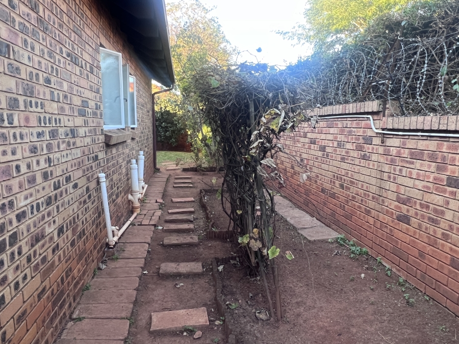 2 Bedroom Property for Sale in Faerie Glen Gauteng