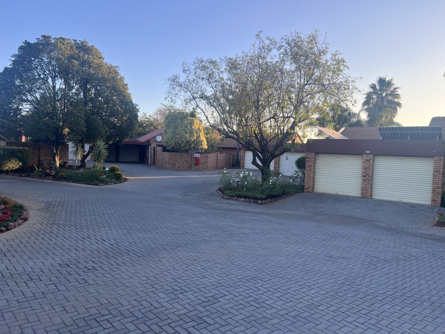 2 Bedroom Property for Sale in Faerie Glen Gauteng