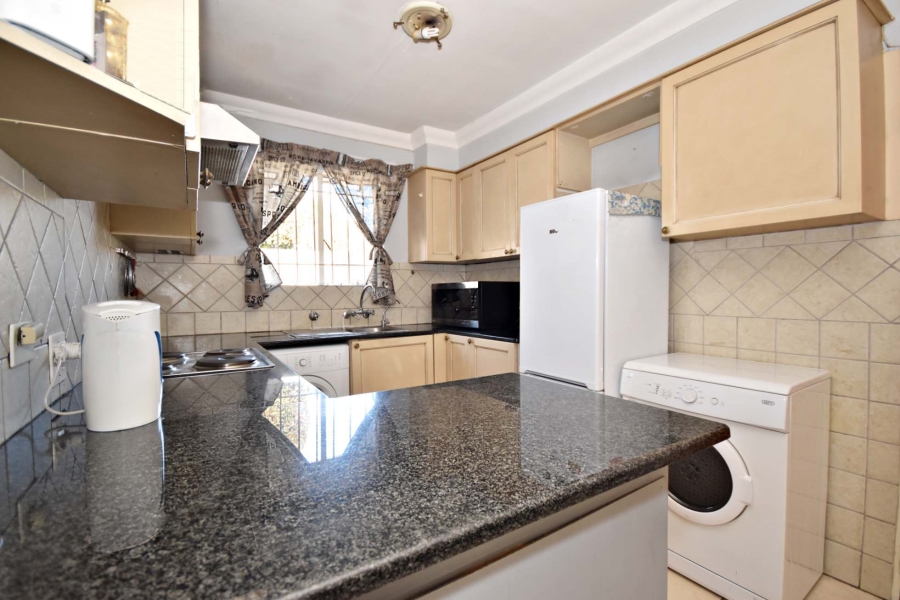 2 Bedroom Property for Sale in Sonneglans Gauteng