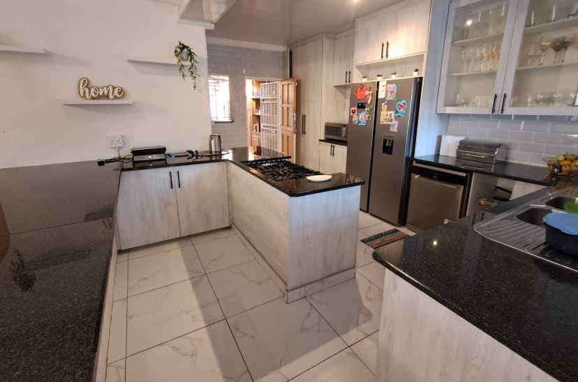 6 Bedroom Property for Sale in Mayfield Park Gauteng