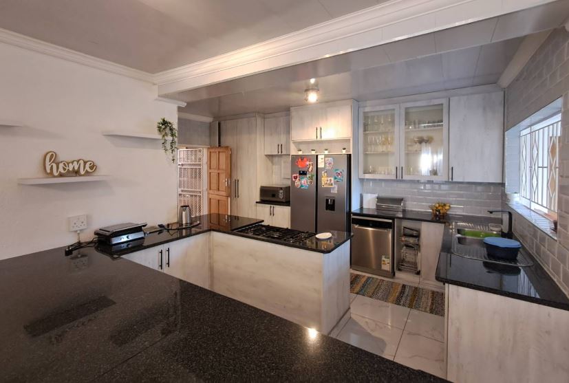 6 Bedroom Property for Sale in Mayfield Park Gauteng