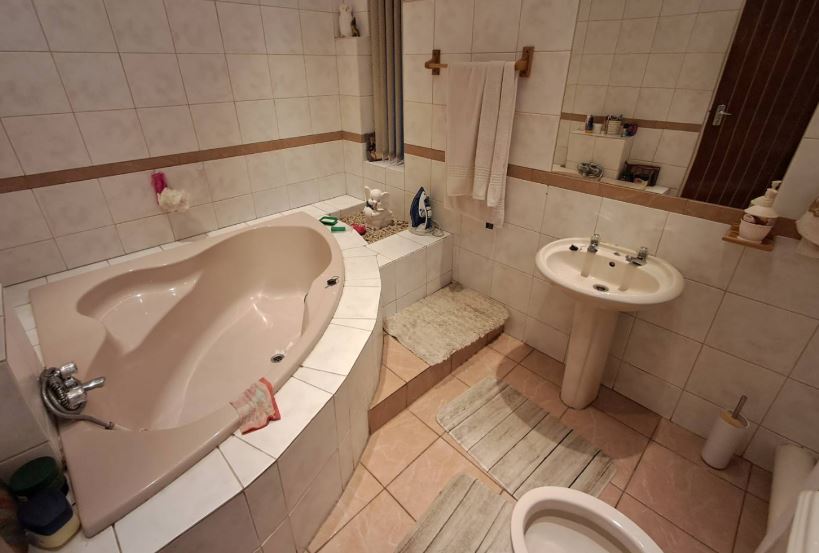 6 Bedroom Property for Sale in Mayfield Park Gauteng