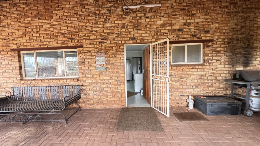 3 Bedroom Property for Sale in Tarlton Gauteng