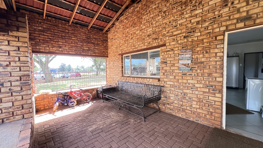 3 Bedroom Property for Sale in Tarlton Gauteng