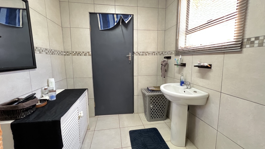 3 Bedroom Property for Sale in Tarlton Gauteng