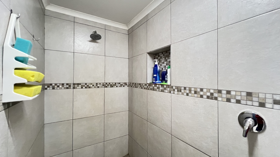 3 Bedroom Property for Sale in Tarlton Gauteng