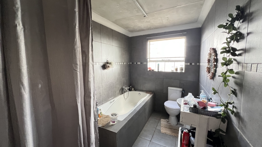3 Bedroom Property for Sale in Tarlton Gauteng