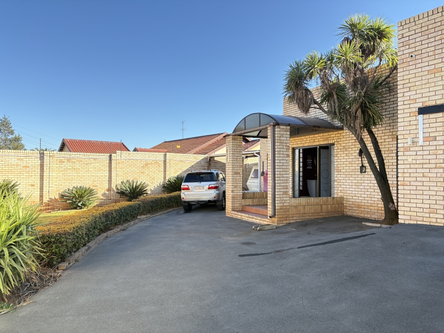 4 Bedroom Property for Sale in Roodepoort West Gauteng