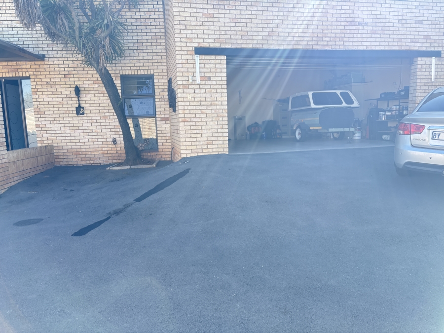 4 Bedroom Property for Sale in Roodepoort West Gauteng