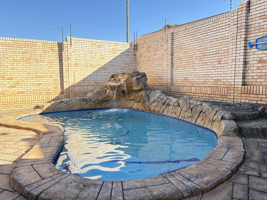 4 Bedroom Property for Sale in Roodepoort West Gauteng