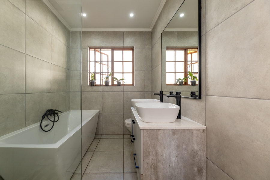 3 Bedroom Property for Sale in Lonehill Gauteng