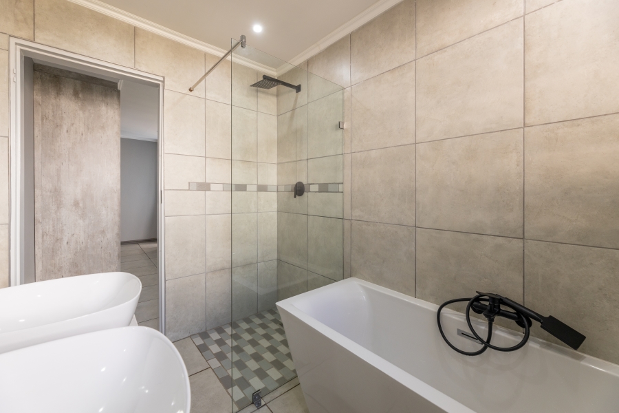 3 Bedroom Property for Sale in Lonehill Gauteng