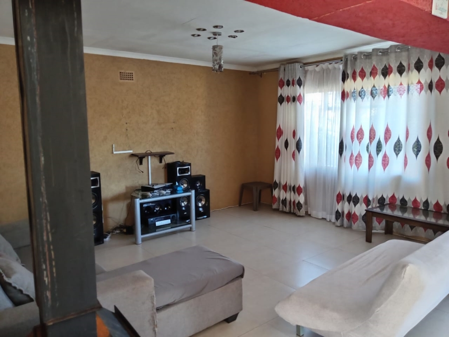 4 Bedroom Property for Sale in Witpoortjie Gauteng