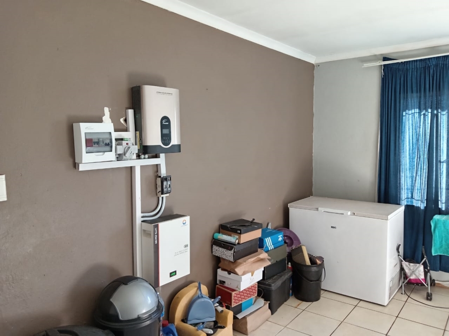 4 Bedroom Property for Sale in Witpoortjie Gauteng
