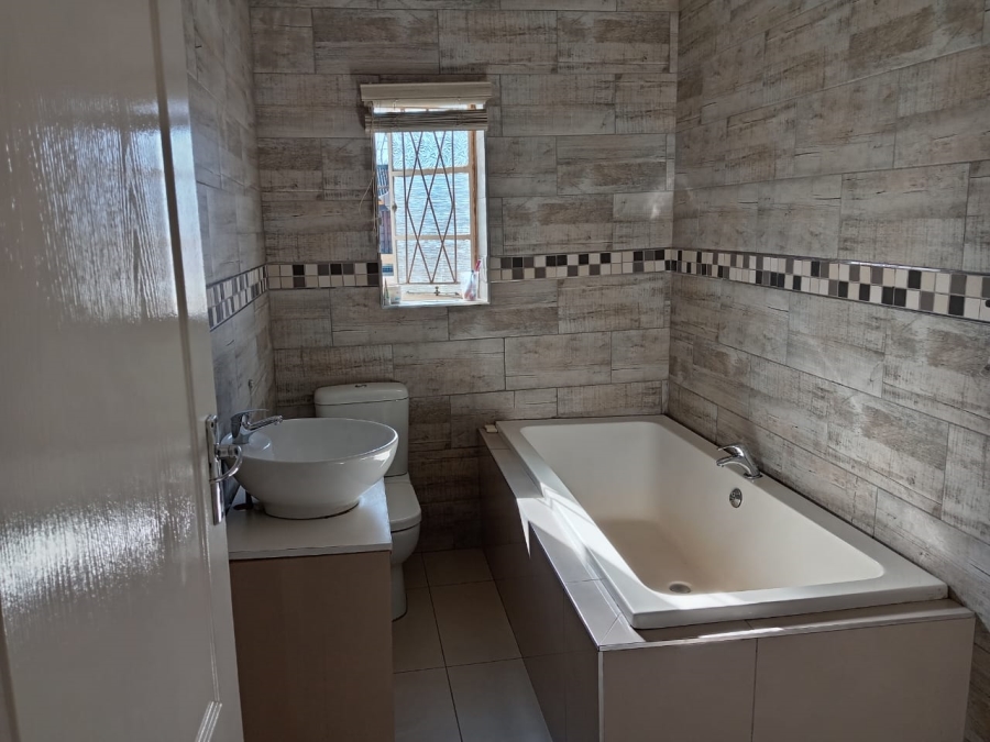 4 Bedroom Property for Sale in Witpoortjie Gauteng