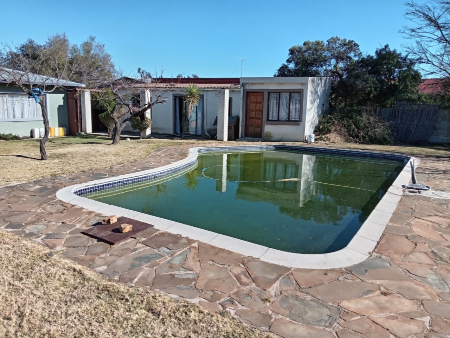 4 Bedroom Property for Sale in Witpoortjie Gauteng