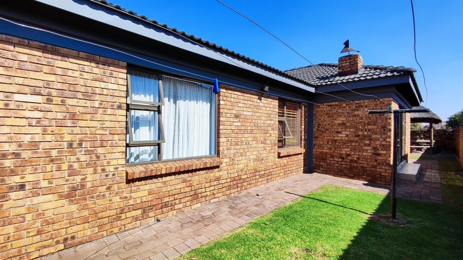 3 Bedroom Property for Sale in Albertsdal Gauteng