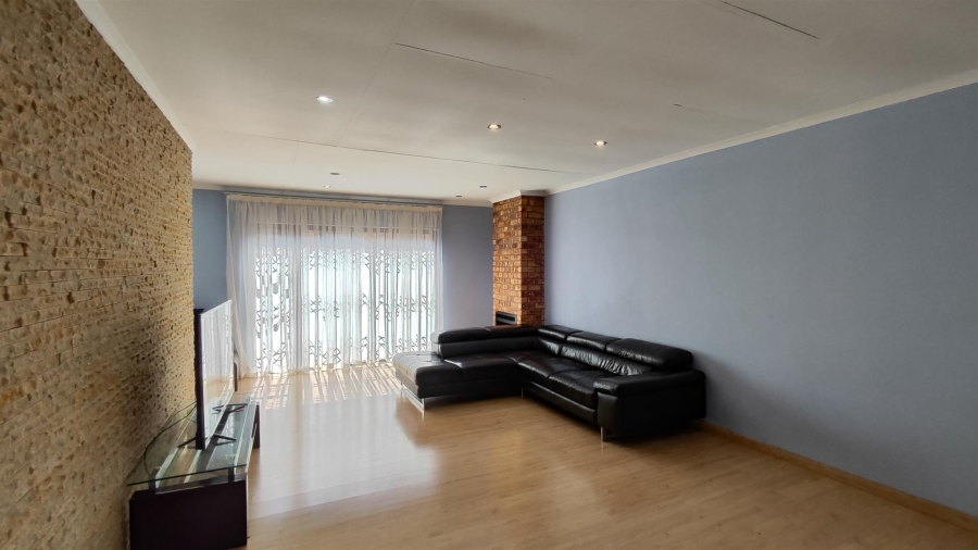 3 Bedroom Property for Sale in Albertsdal Gauteng