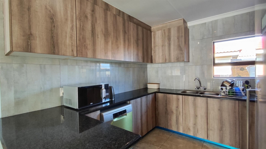 3 Bedroom Property for Sale in Albertsdal Gauteng