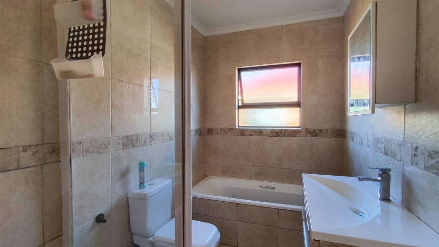 3 Bedroom Property for Sale in Albertsdal Gauteng