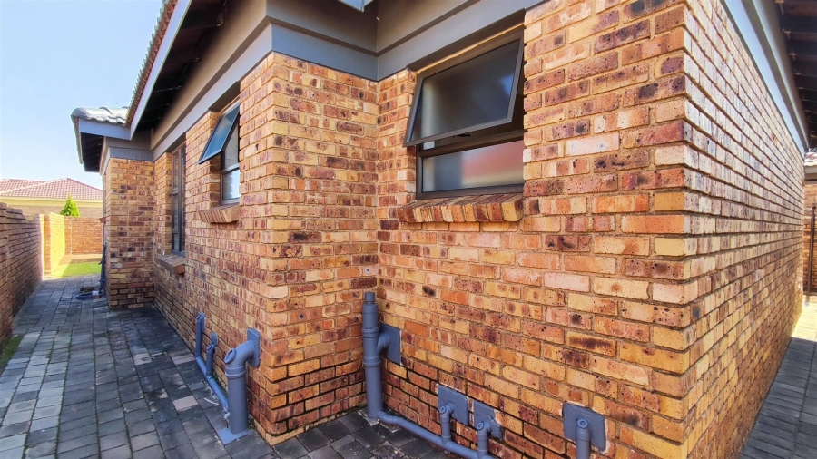 3 Bedroom Property for Sale in Albertsdal Gauteng