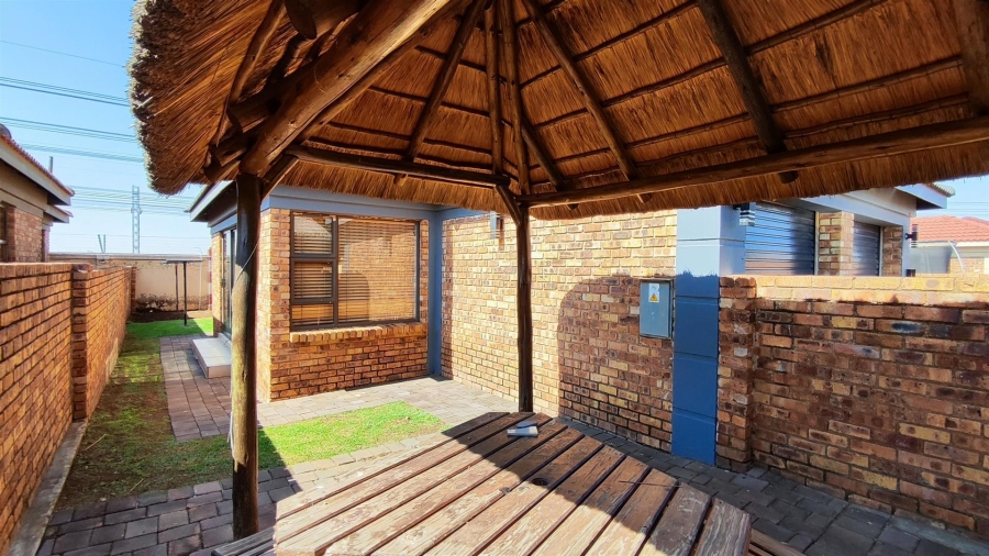 3 Bedroom Property for Sale in Albertsdal Gauteng