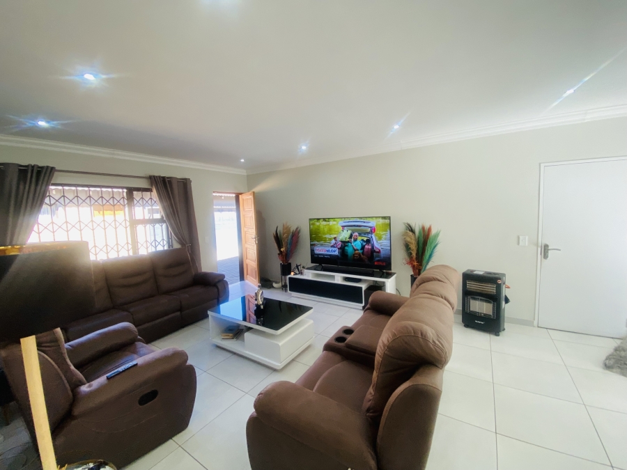 3 Bedroom Property for Sale in New Redruth Gauteng