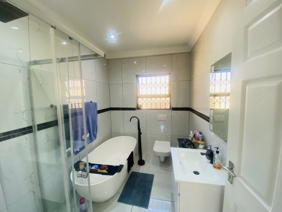 3 Bedroom Property for Sale in New Redruth Gauteng