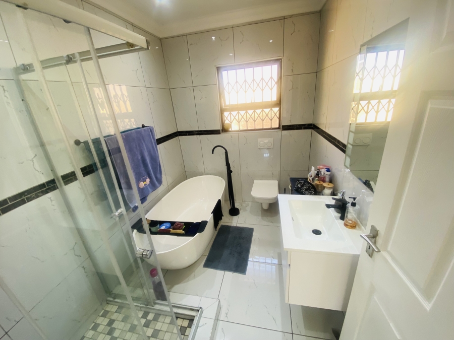 3 Bedroom Property for Sale in New Redruth Gauteng