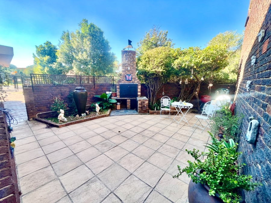 3 Bedroom Property for Sale in Brackenhurst Gauteng