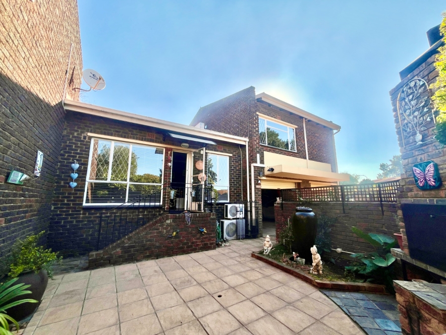 3 Bedroom Property for Sale in Brackenhurst Gauteng