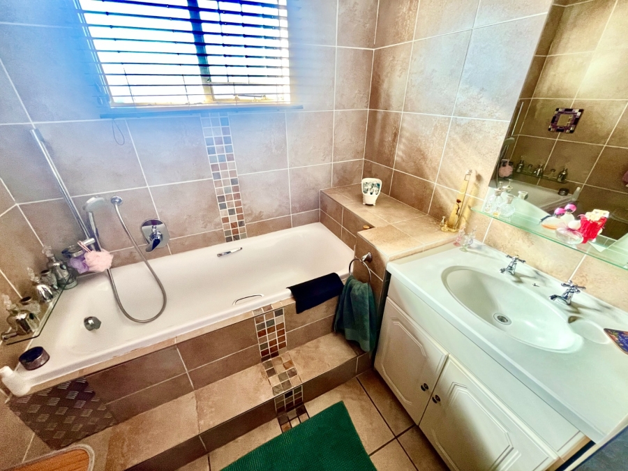 3 Bedroom Property for Sale in Brackenhurst Gauteng