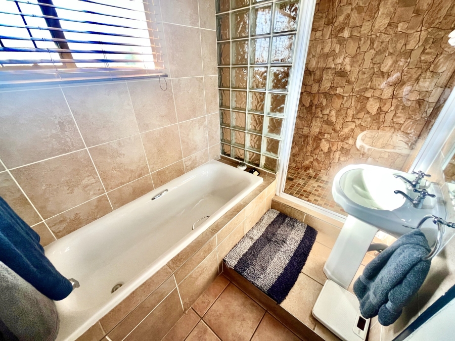 3 Bedroom Property for Sale in Brackenhurst Gauteng