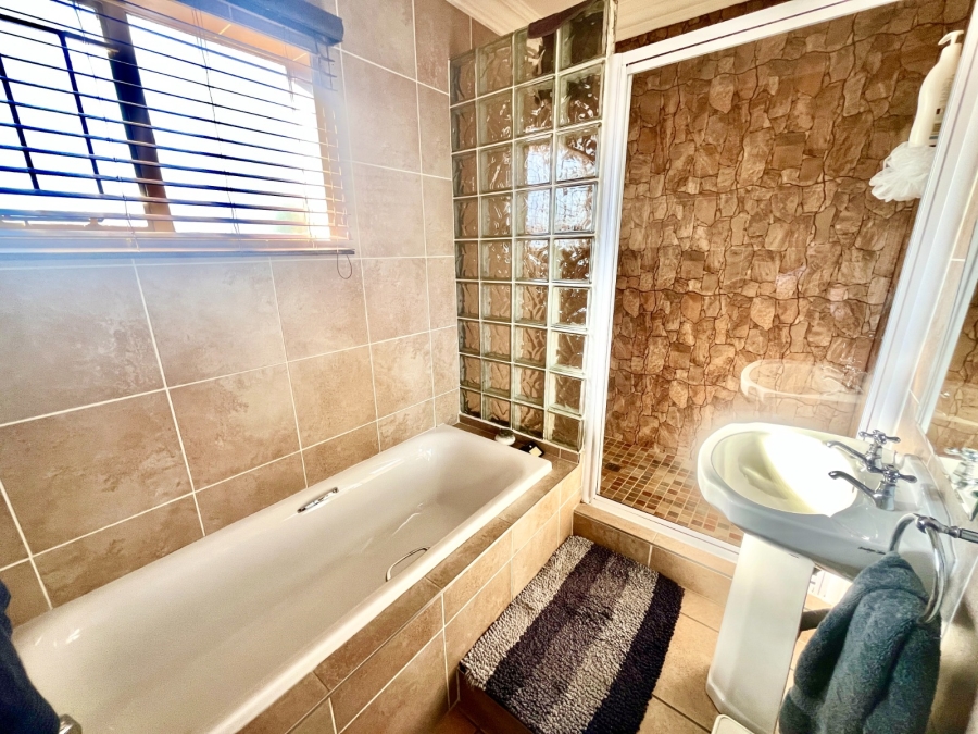 3 Bedroom Property for Sale in Brackenhurst Gauteng