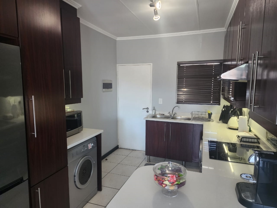 2 Bedroom Property for Sale in Greenstone Hill Gauteng