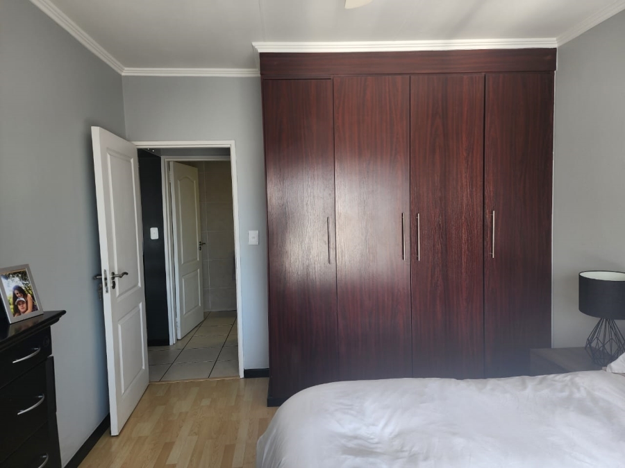 2 Bedroom Property for Sale in Greenstone Hill Gauteng