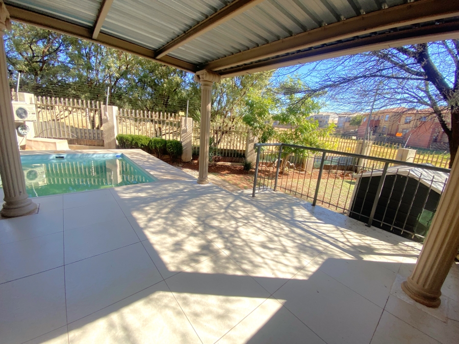 3 Bedroom Property for Sale in Sugar Bush Estate Gauteng