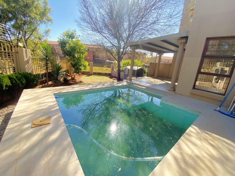 3 Bedroom Property for Sale in Sugar Bush Estate Gauteng