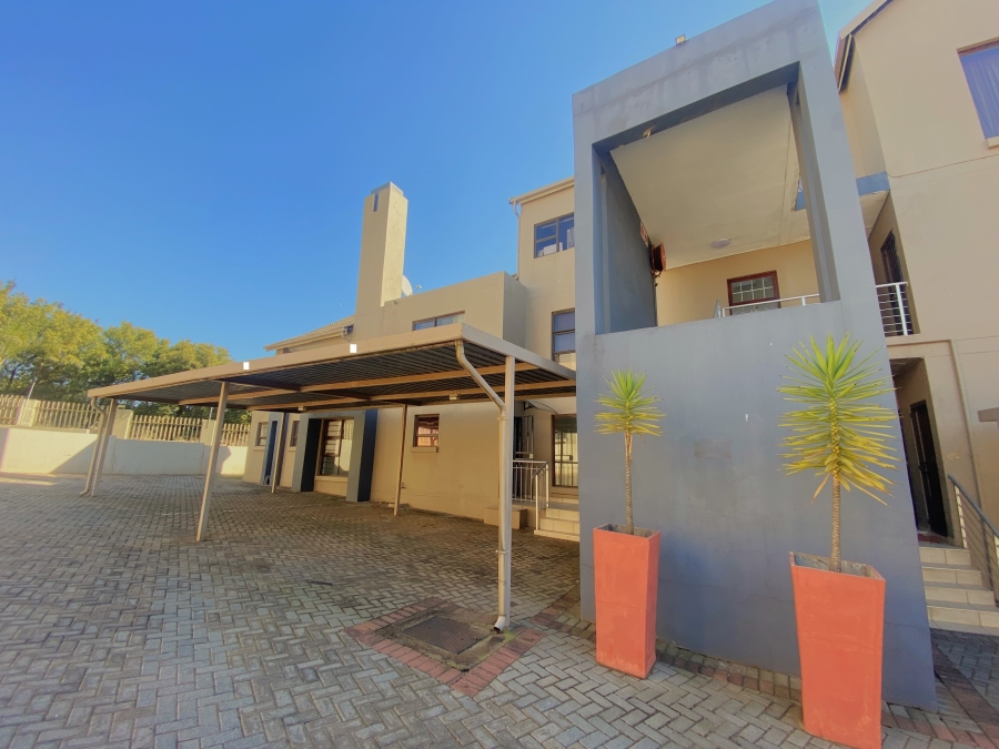 3 Bedroom Property for Sale in Sugar Bush Estate Gauteng