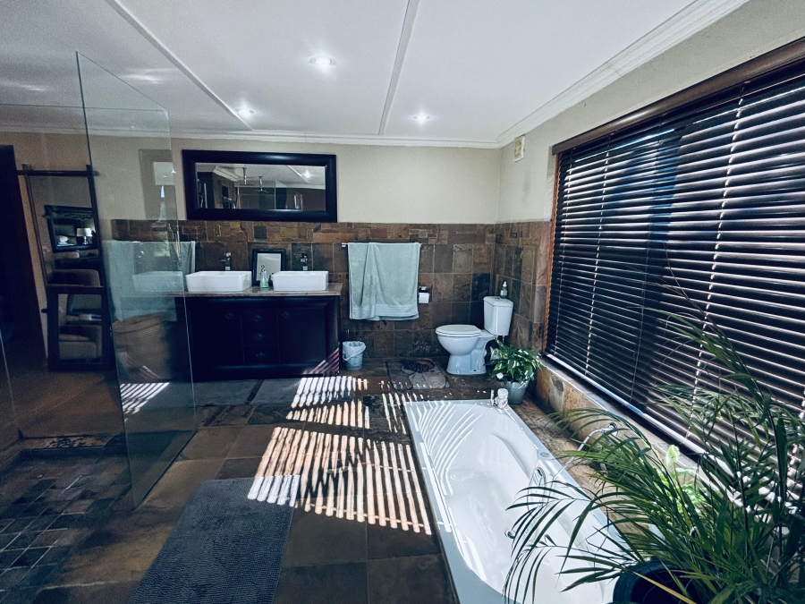 6 Bedroom Property for Sale in Wheatlands A H Gauteng