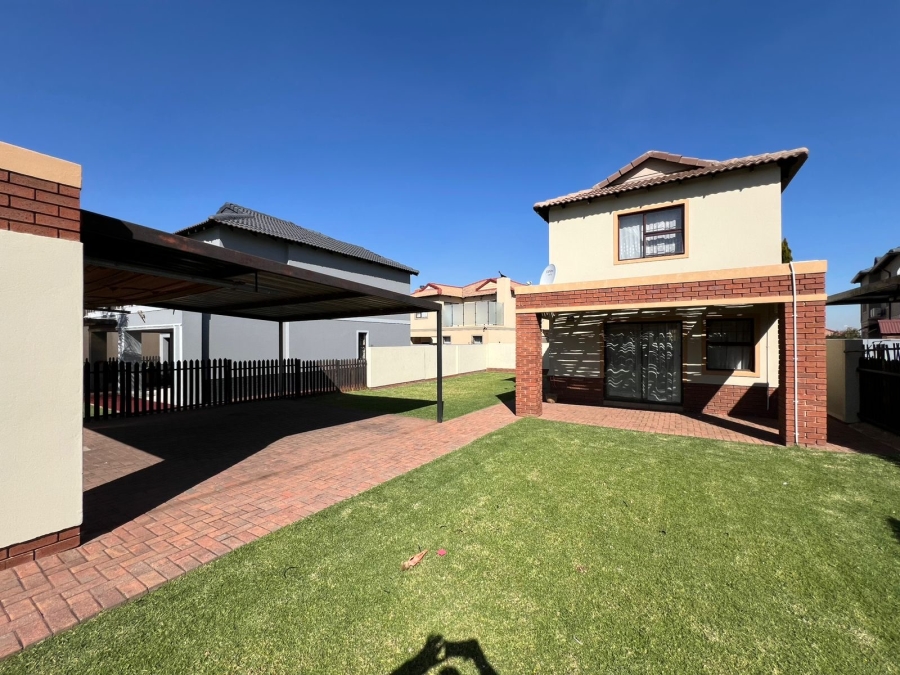 To Let 2 Bedroom Property for Rent in Albertsdal Gauteng