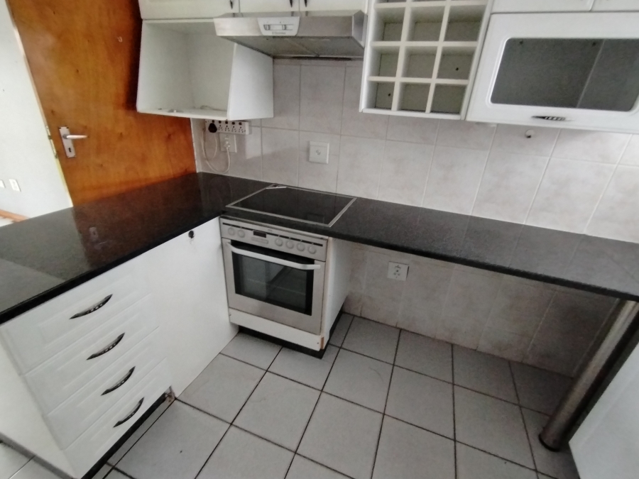 To Let 2 Bedroom Property for Rent in Farrarmere Gauteng