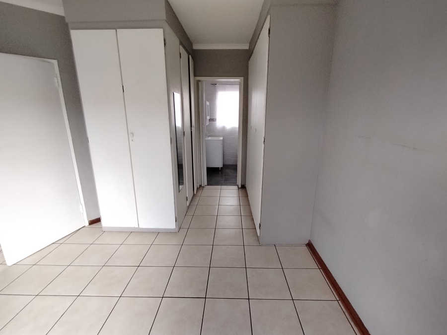 To Let 2 Bedroom Property for Rent in Farrarmere Gauteng