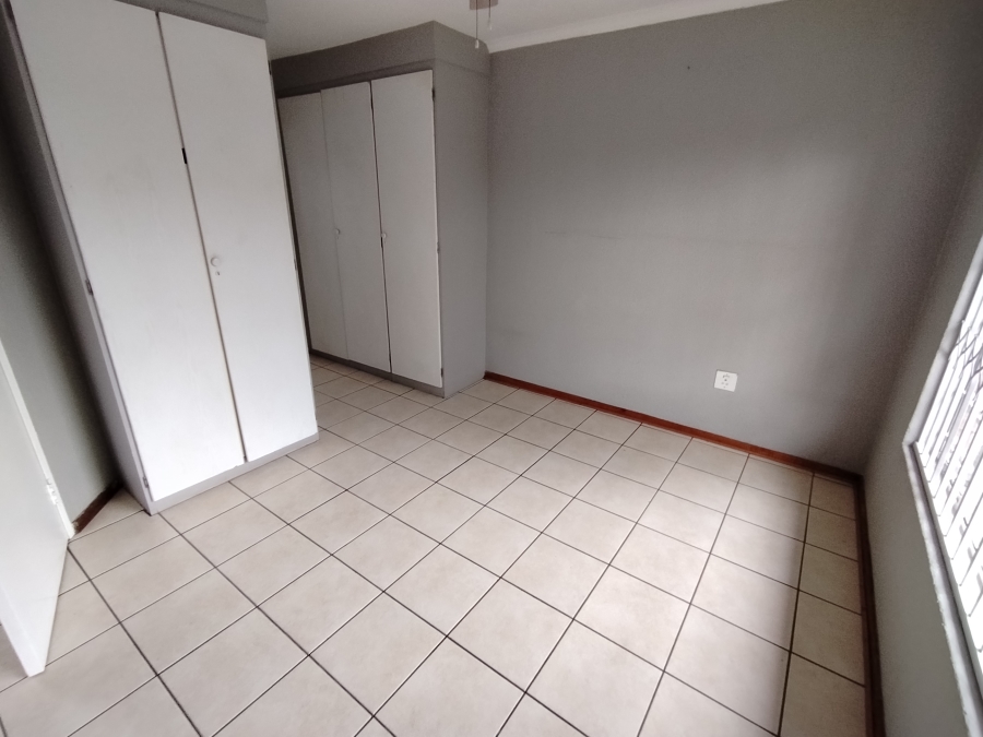 To Let 2 Bedroom Property for Rent in Farrarmere Gauteng