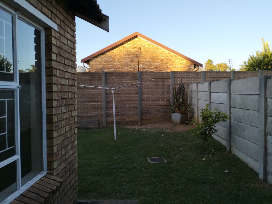To Let 2 Bedroom Property for Rent in Radiokop Gauteng