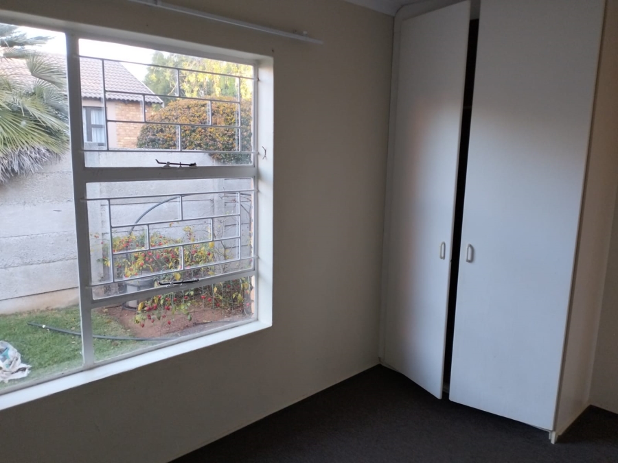 To Let 2 Bedroom Property for Rent in Radiokop Gauteng