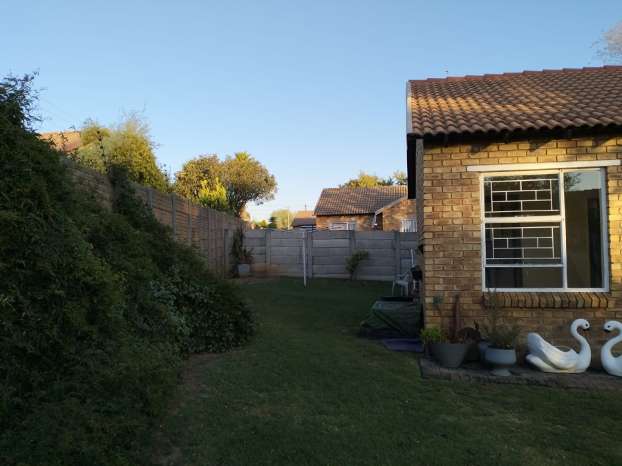 To Let 2 Bedroom Property for Rent in Radiokop Gauteng