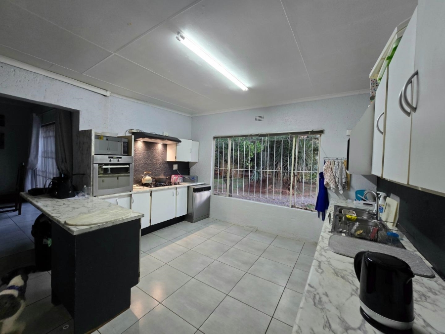 13 Bedroom Property for Sale in Golf View Gauteng