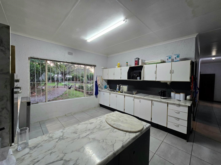 13 Bedroom Property for Sale in Golf View Gauteng