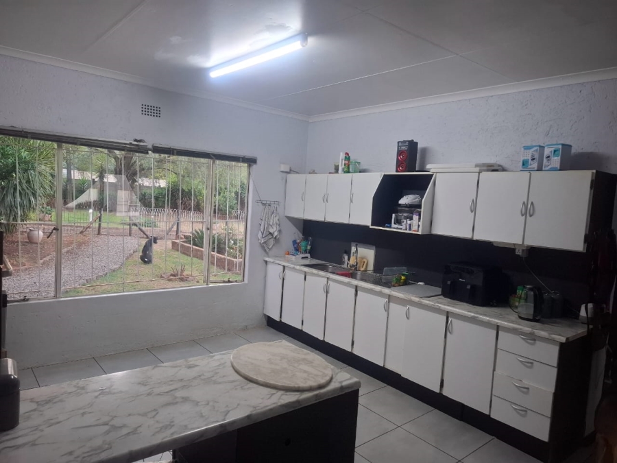 13 Bedroom Property for Sale in Golf View Gauteng